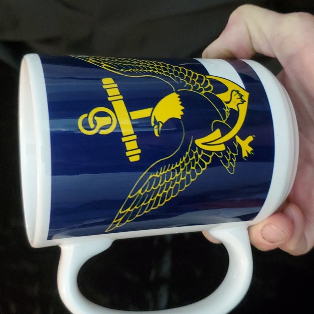 31)  UNITED STATES NAVY Coffee Cup-White/Blue/Yellow-Eagle Flying-15oz-EC